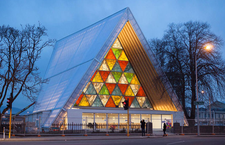 Catedral de cartÃ³n Shigeru Ban frontal